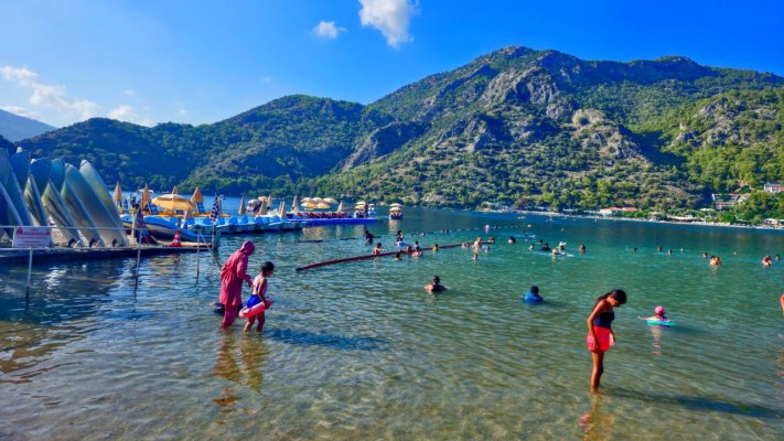 Seydikemers Nachbarn: Ölüdeniz und das Schmetterlingstal (Zwei Gesichter von Türkis)