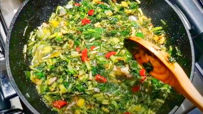 Von den Bergen auf den Tisch: Wildkräuter-Borani